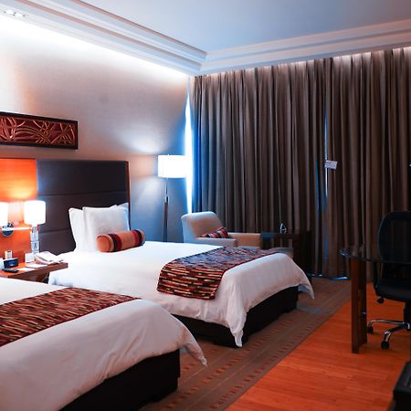 คราวน์ พลาซา ทูเดย์ คุรคาออน Hotel คูร์เคาน์ ภายนอก รูปภาพ