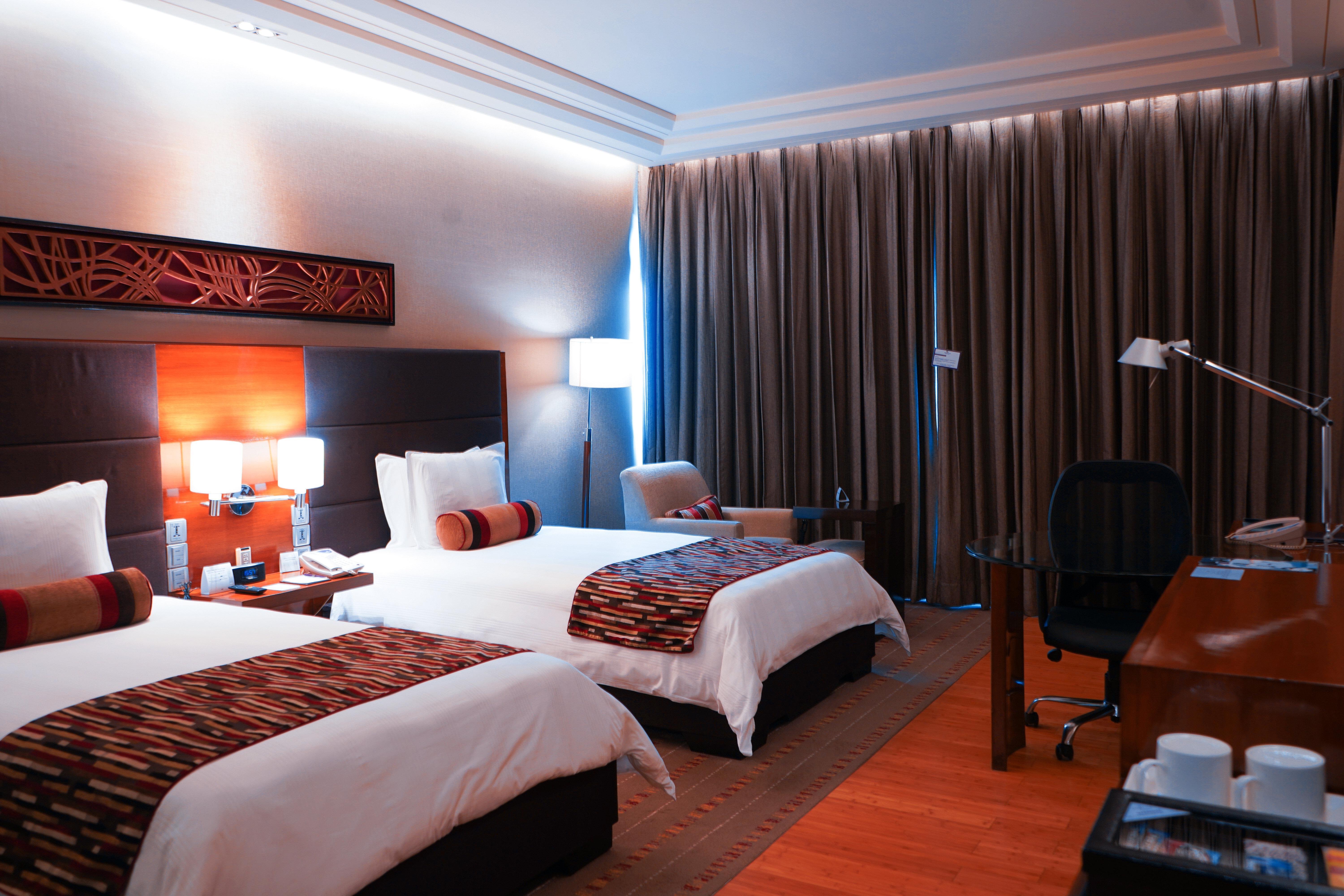 คราวน์ พลาซา ทูเดย์ คุรคาออน Hotel คูร์เคาน์ ภายนอก รูปภาพ