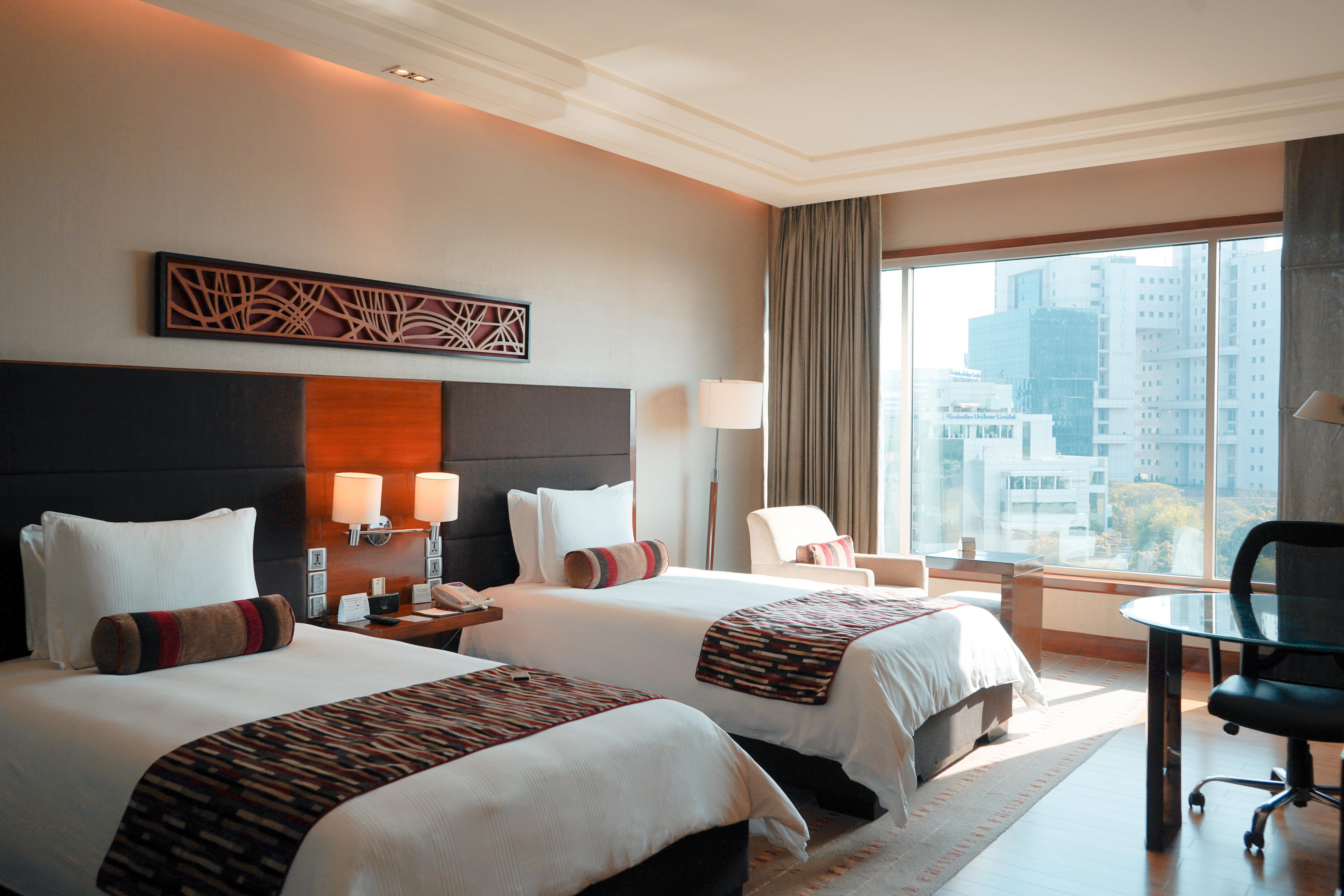 คราวน์ พลาซา ทูเดย์ คุรคาออน Hotel คูร์เคาน์ ภายนอก รูปภาพ