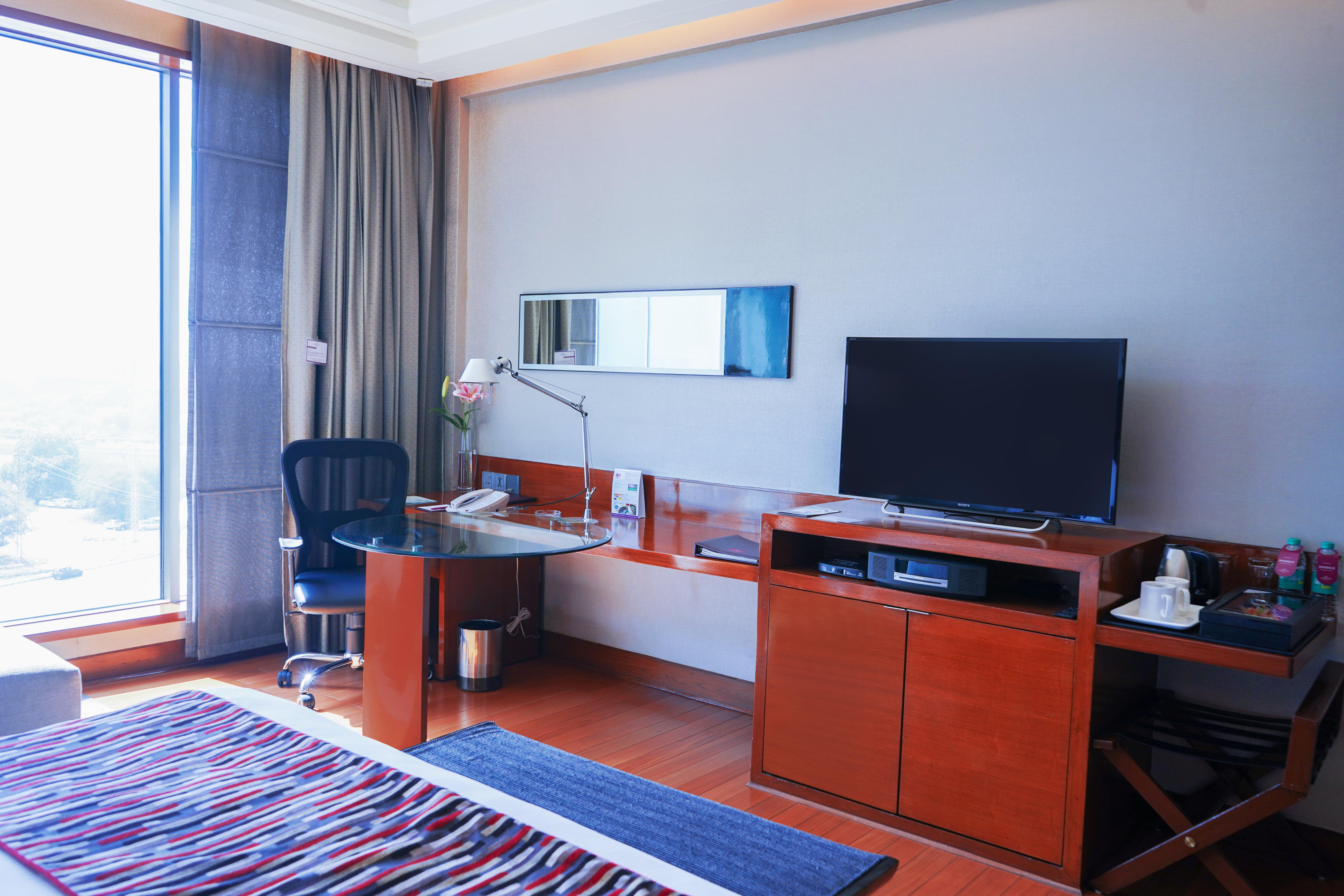 คราวน์ พลาซา ทูเดย์ คุรคาออน Hotel คูร์เคาน์ ภายนอก รูปภาพ