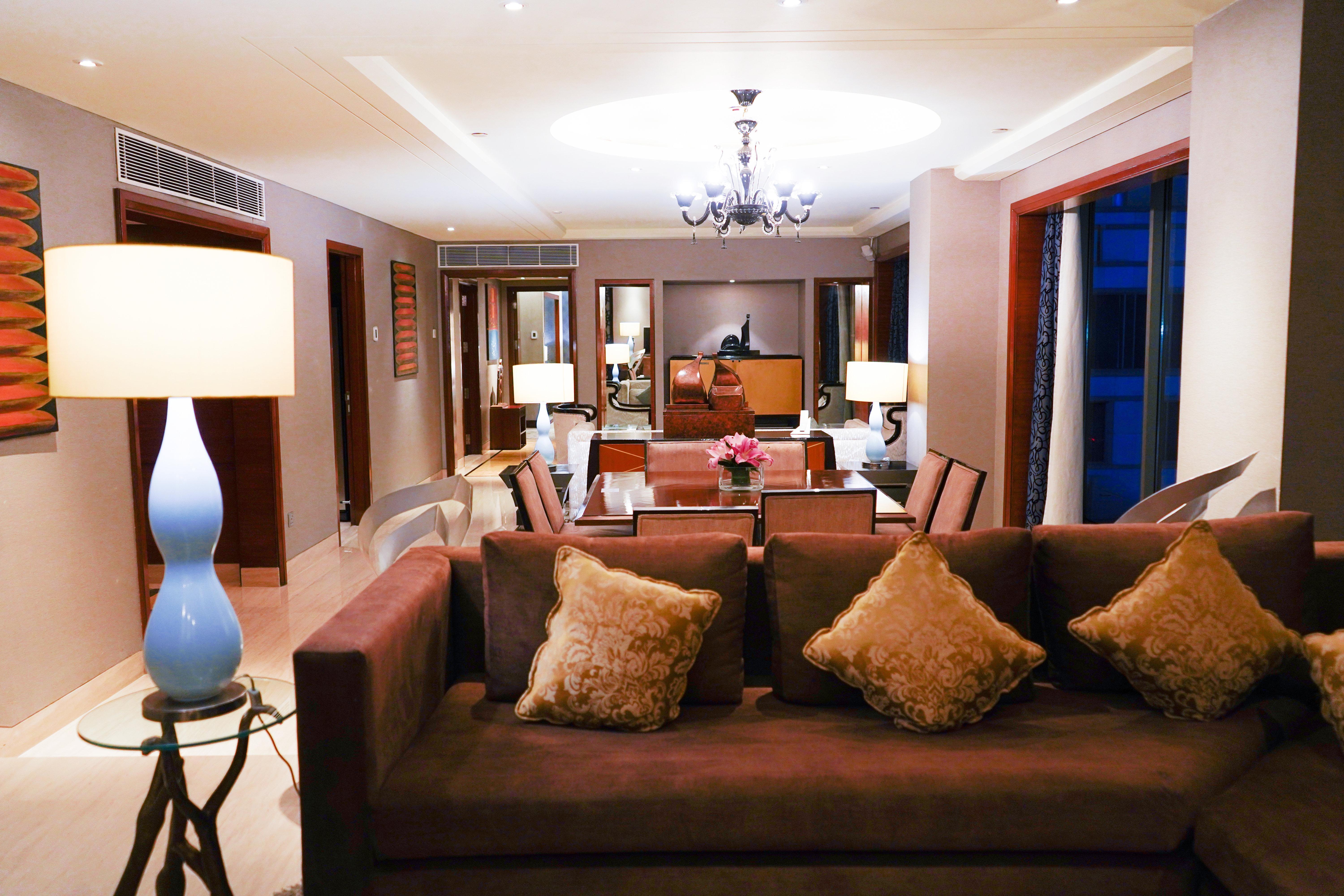 คราวน์ พลาซา ทูเดย์ คุรคาออน Hotel คูร์เคาน์ ภายนอก รูปภาพ