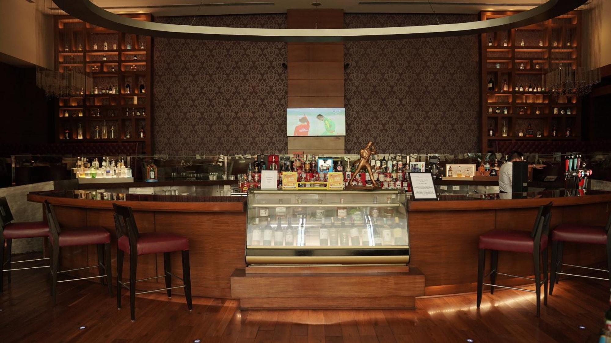 คราวน์ พลาซา ทูเดย์ คุรคาออน Hotel คูร์เคาน์ ภายนอก รูปภาพ