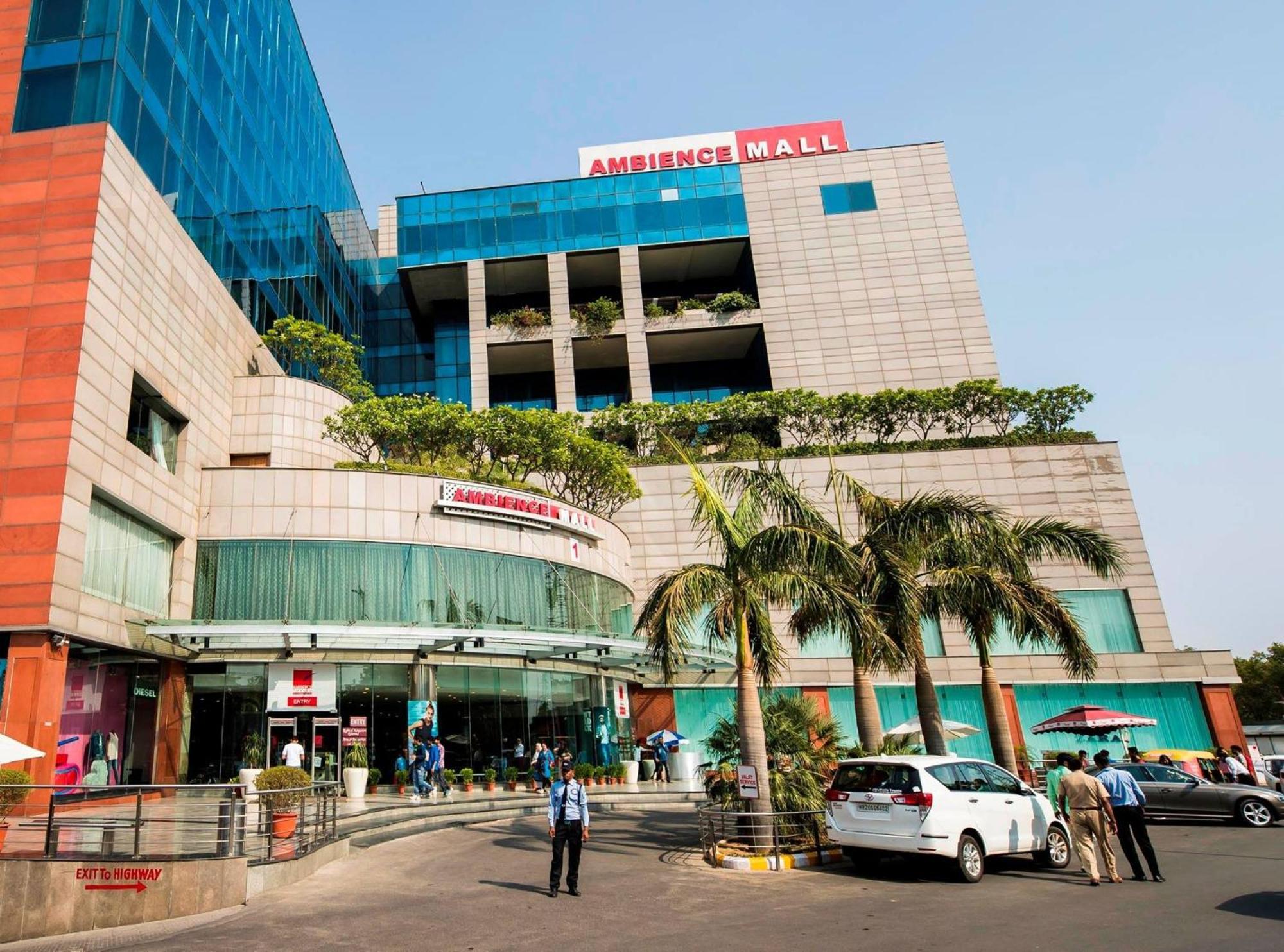 คราวน์ พลาซา ทูเดย์ คุรคาออน Hotel คูร์เคาน์ ภายนอก รูปภาพ