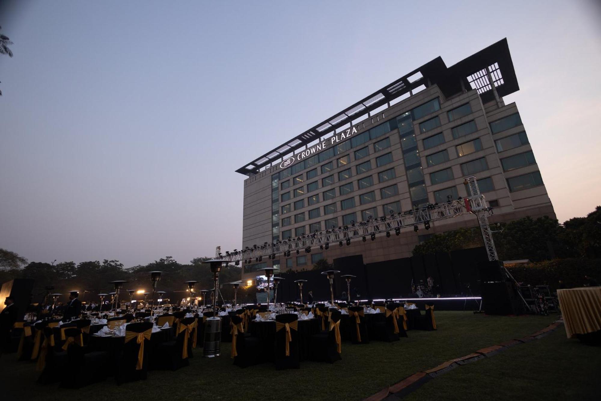คราวน์ พลาซา ทูเดย์ คุรคาออน Hotel คูร์เคาน์ ภายนอก รูปภาพ