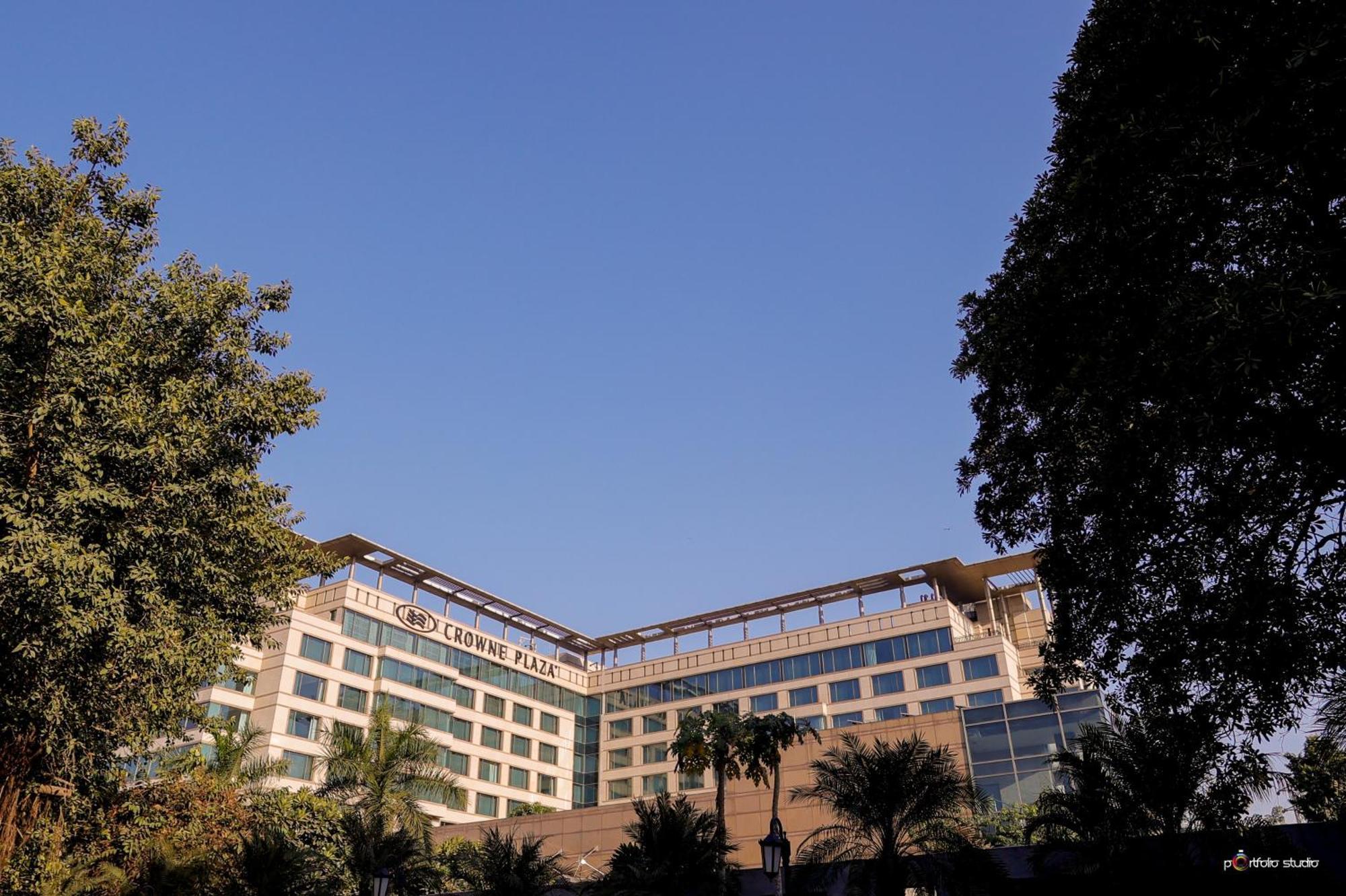 คราวน์ พลาซา ทูเดย์ คุรคาออน Hotel คูร์เคาน์ ภายนอก รูปภาพ
