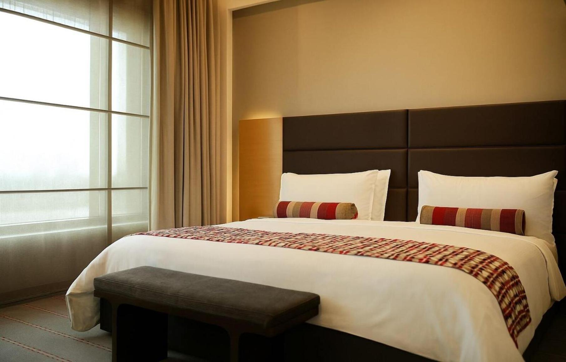 คราวน์ พลาซา ทูเดย์ คุรคาออน Hotel คูร์เคาน์ ภายนอก รูปภาพ