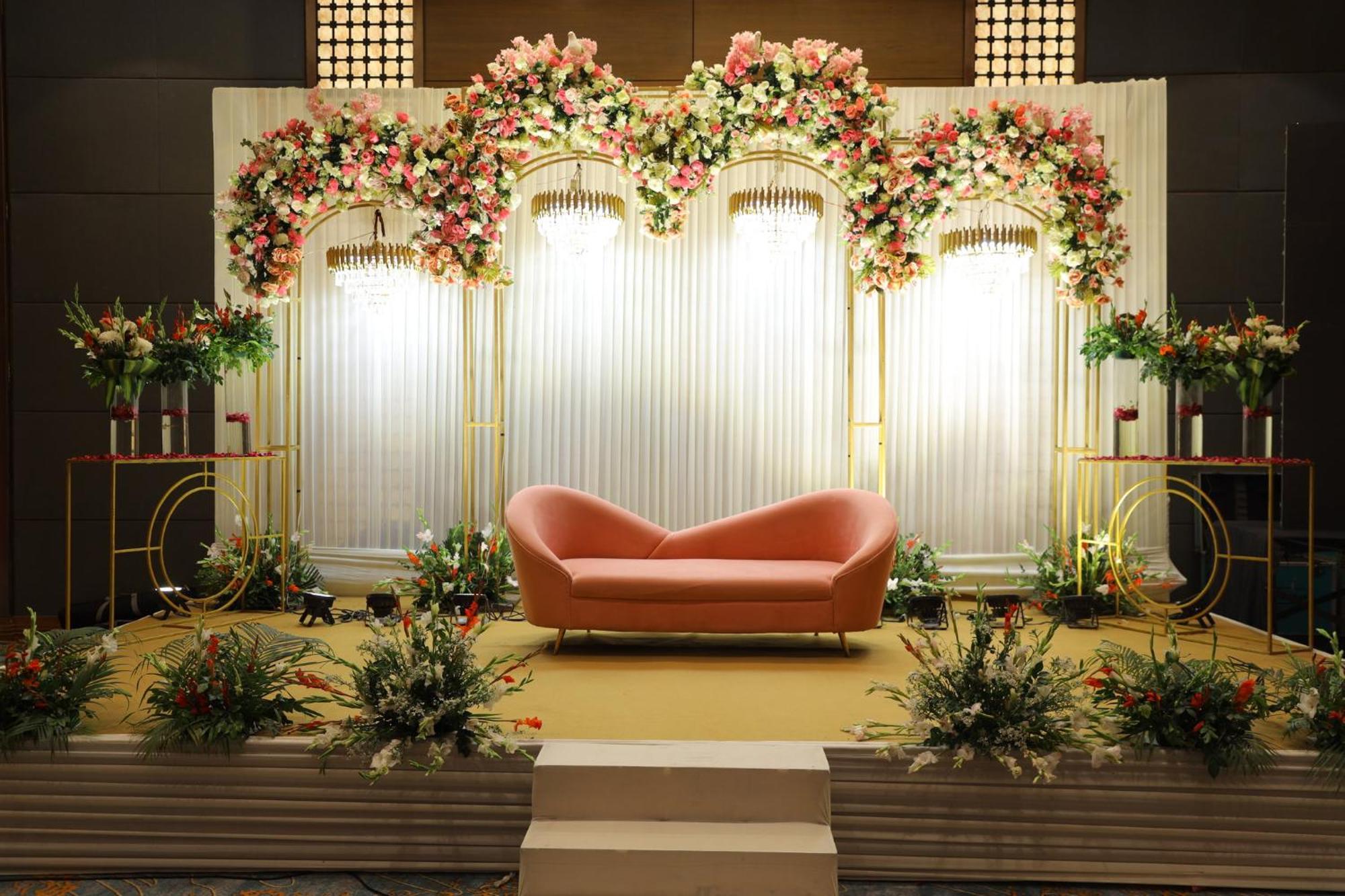 คราวน์ พลาซา ทูเดย์ คุรคาออน Hotel คูร์เคาน์ ภายนอก รูปภาพ